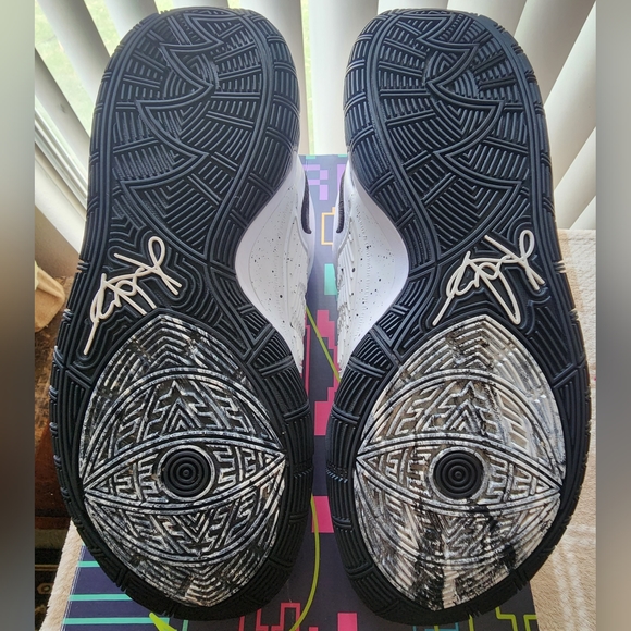 Nike Kyrie 6 'Oreo' 2020', Size 9.5, Color White/Blk-Pure Platinum - Picture 7 of 10